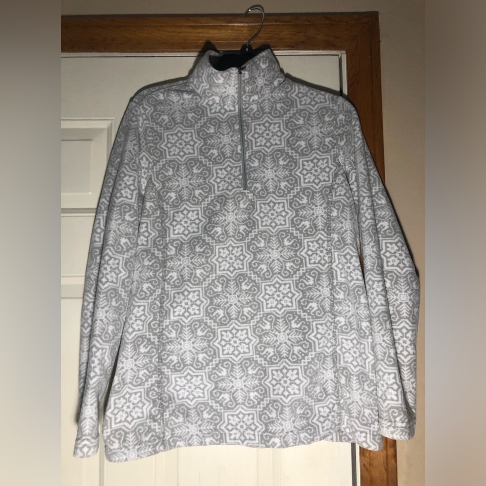 Chic Gray And White Snowflake Patterned Sweater - image 1
